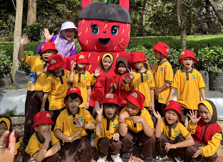 field trip bukit strawberry